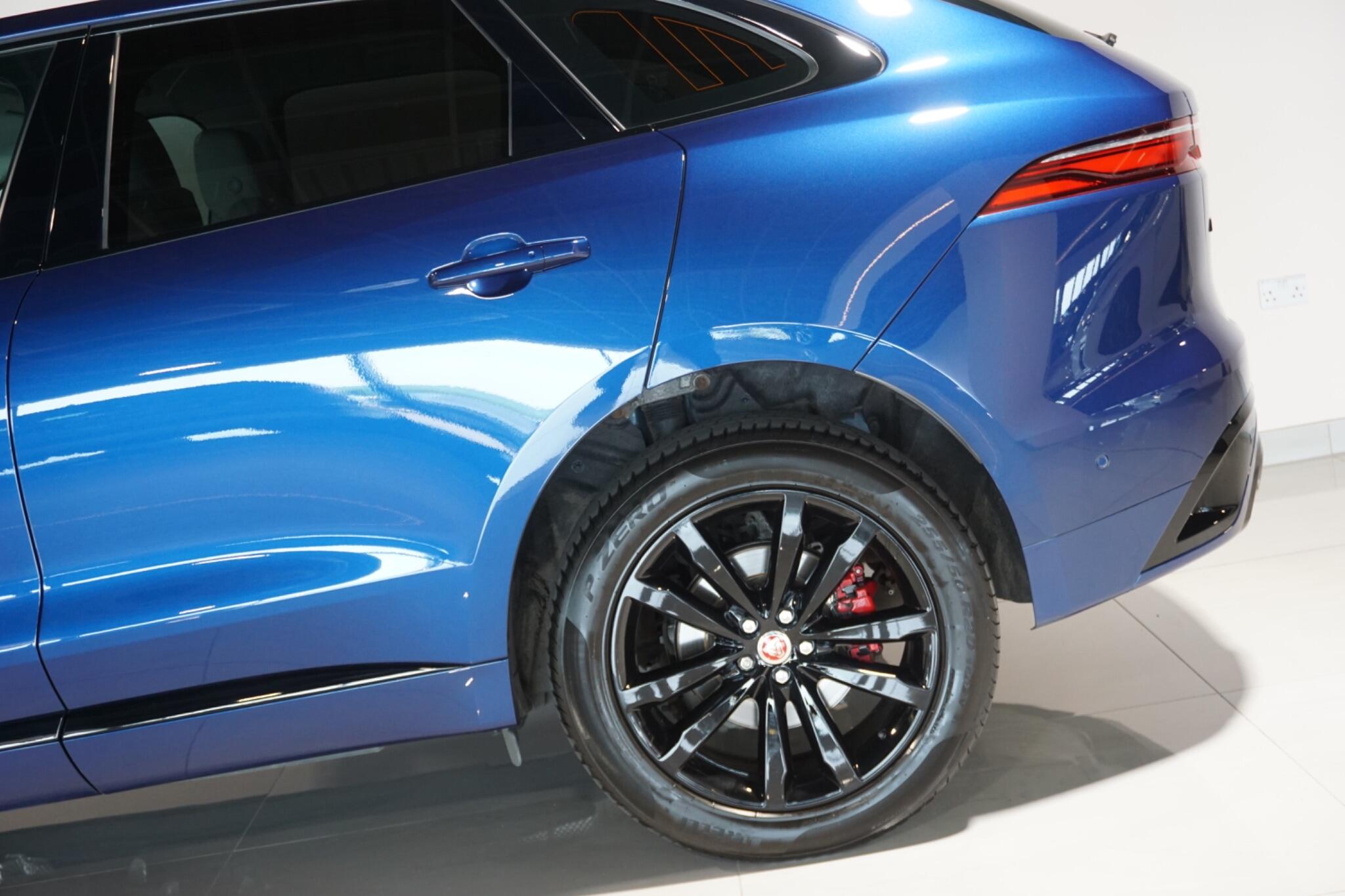 Jaguar F-PACE 3.0 D300 MHEV R-Dynamic SE SUV 5dr Diesel Auto AWD Euro 6 (s/s) (300 ps)